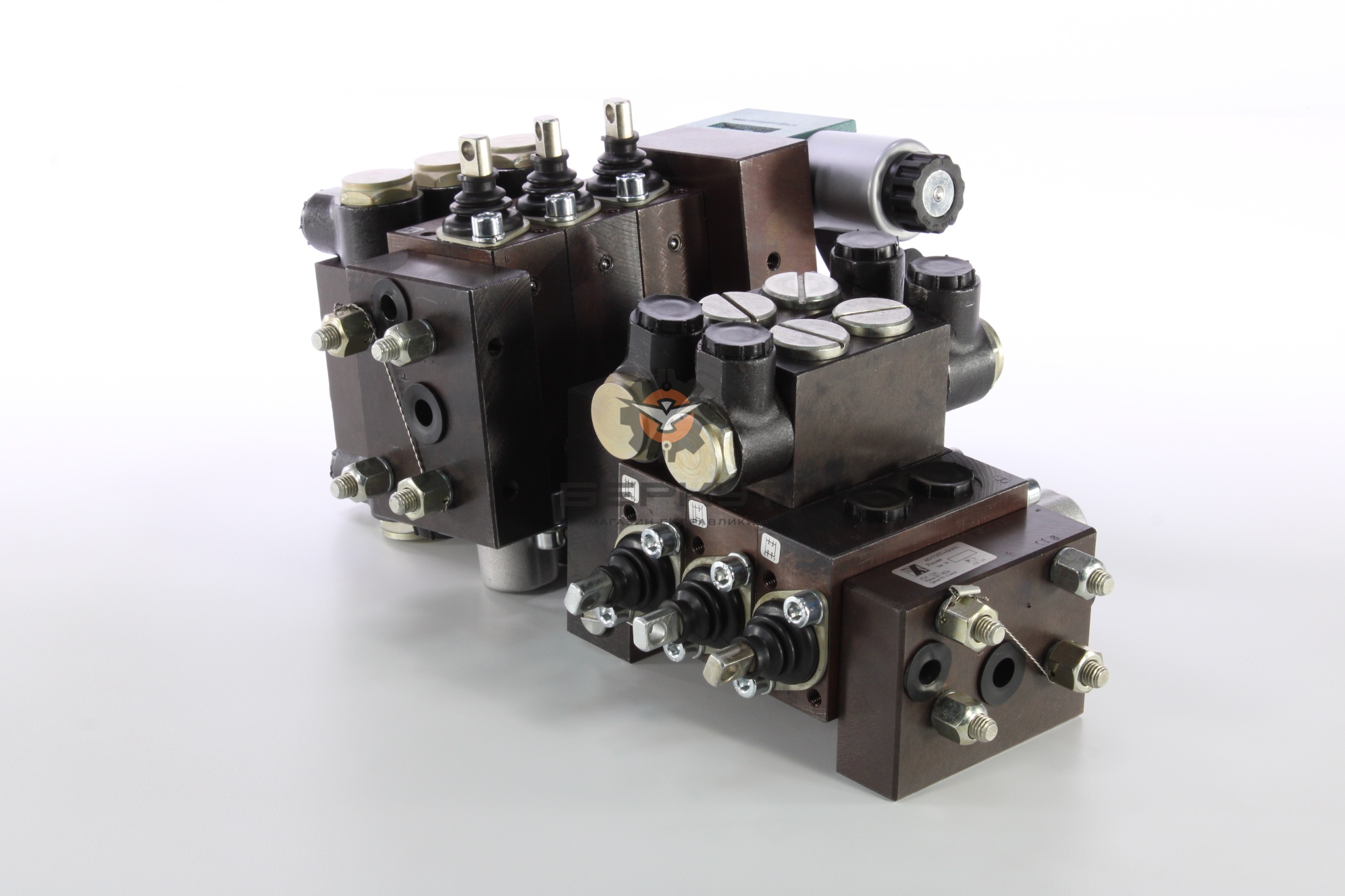Гидрораспределитель РМ12-116 (3-секционный + 3-секционный) АВТОГРЕЙДЕРЫ